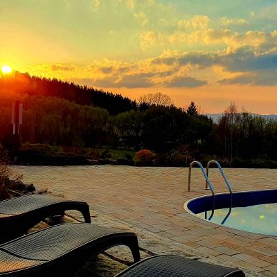Piaskowy Koń Dom Deluxe Nol - widok na góry - zachód słońca